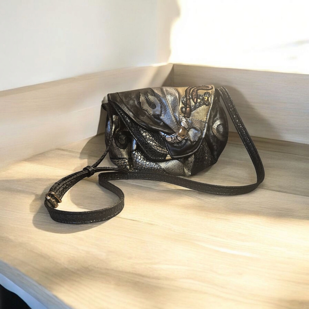 Elegant Black and Gold Women's Bag